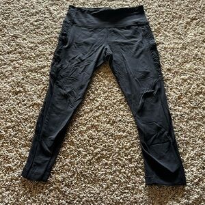 lululemon black capri leggings